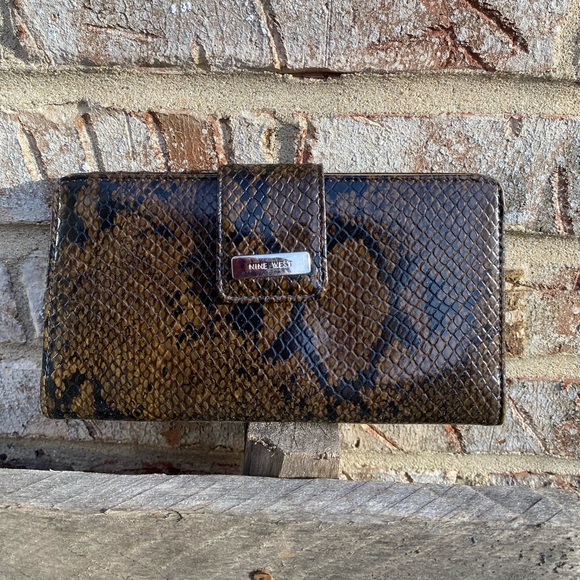 Nine West python design style wallet - Picture 1 of 9
